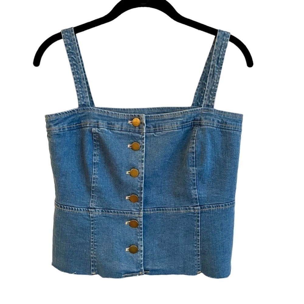SKYLAR MADISON, MEDIUM WASH, STRETCHY DENIM, FRAYED BOTTOM SUMMER TOP. SIZE M